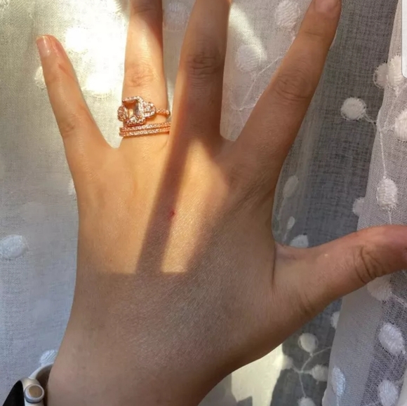 New rose gold color princess wedding ring set💍 - Picture 4 of 7